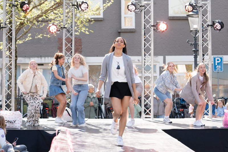 Modeshow 322_.jpg